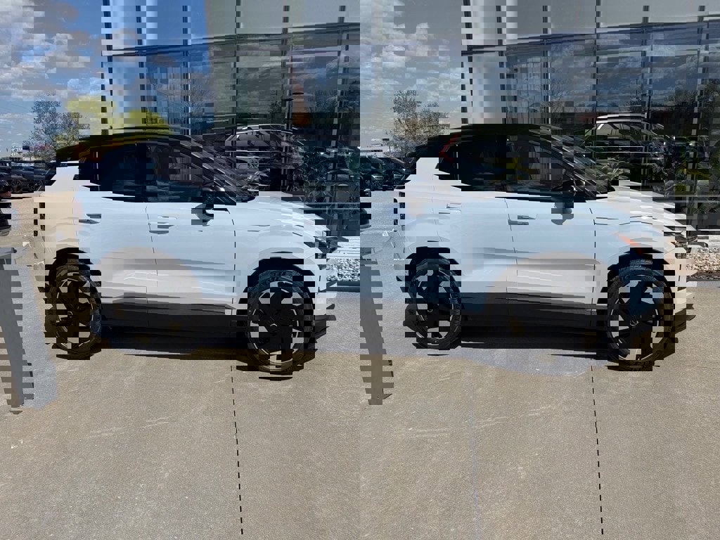 New 2025 Volvo EX30 Ultra image 2