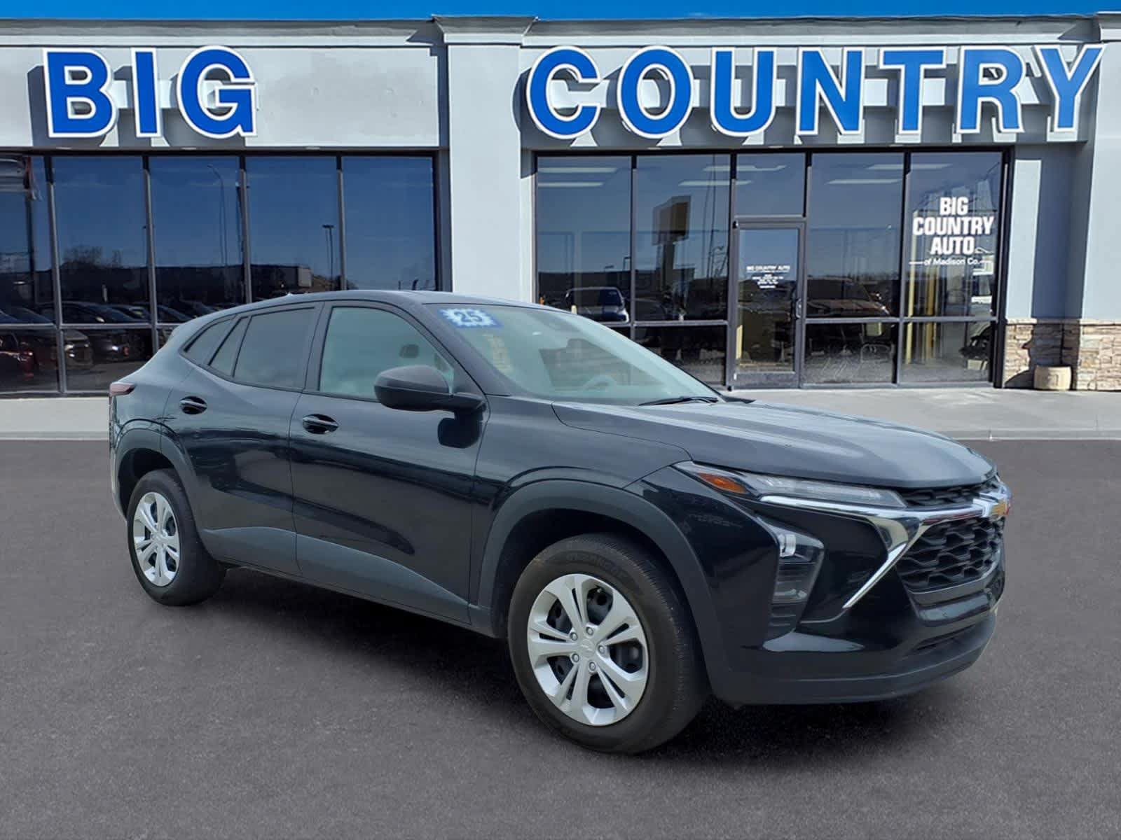 Used 2025 Chevrolet Trax LS w/ Driver Confidence Package FWD image 2
