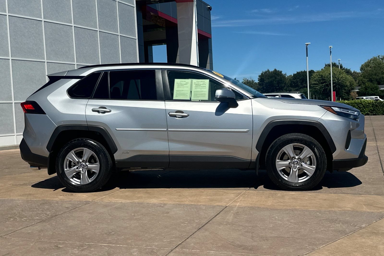 Used 2025 Toyota RAV4 XLE AWD/4WD video 3