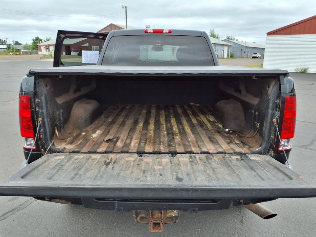 Used 2013 GMC Sierra 2500 Denali w/ Suspension Package, Off-Road AWD/4WD image 15