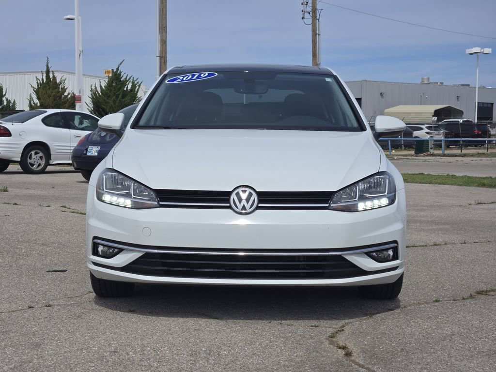 Used 2019 Volkswagen Golf SE image 2