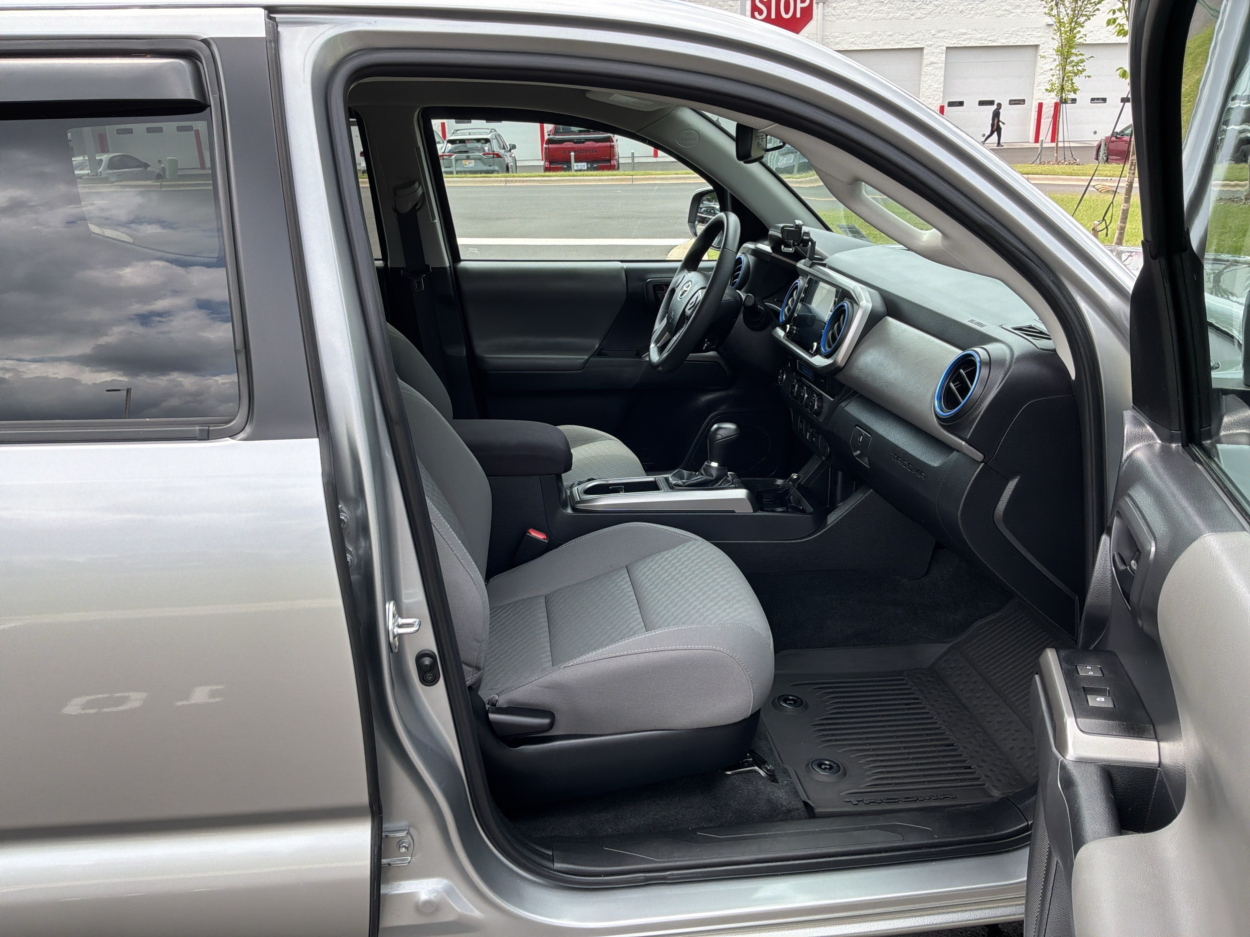 Used 2023 Toyota Tacoma SR5 RWD image 32