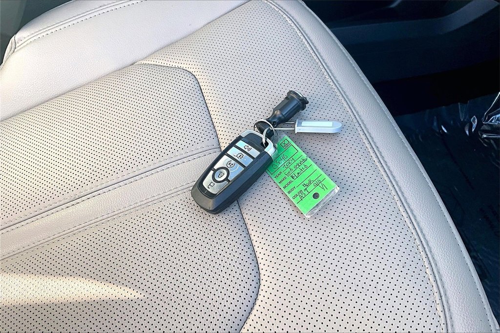 Used 2024 Ford Expedition Limited image 11