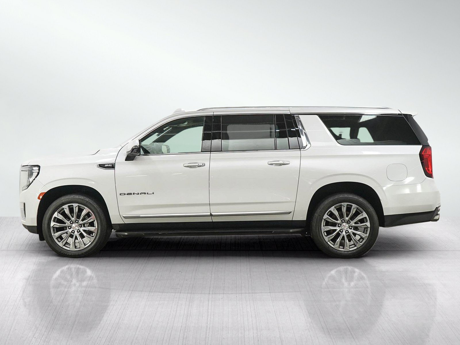 Used 2021 GMC Yukon XL Denali AWD/4WD image 2