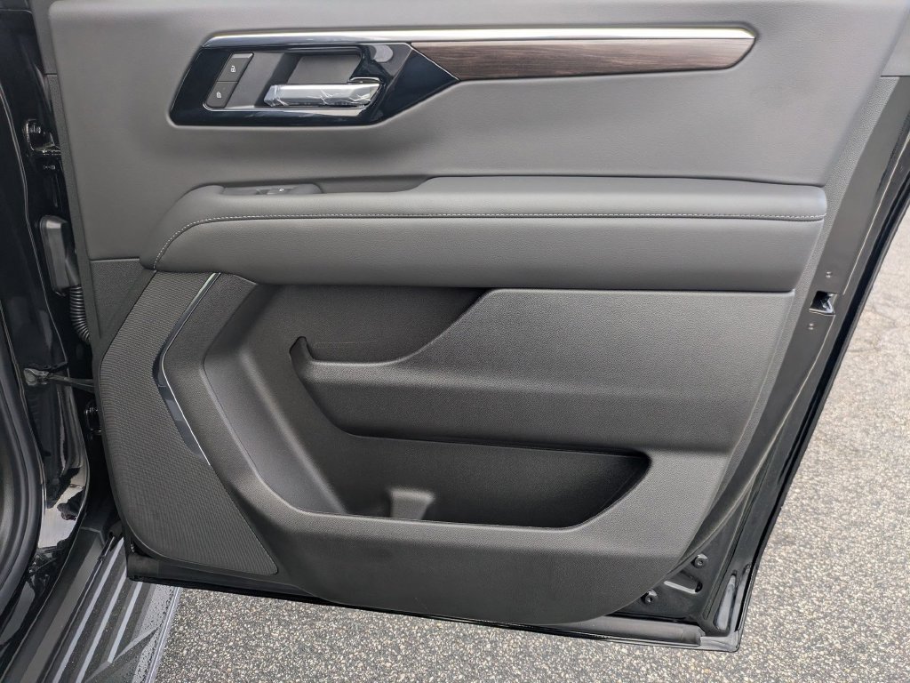 New 2026 Chevrolet Suburban LS w/ LS Custom Edition AWD/4WD image 34