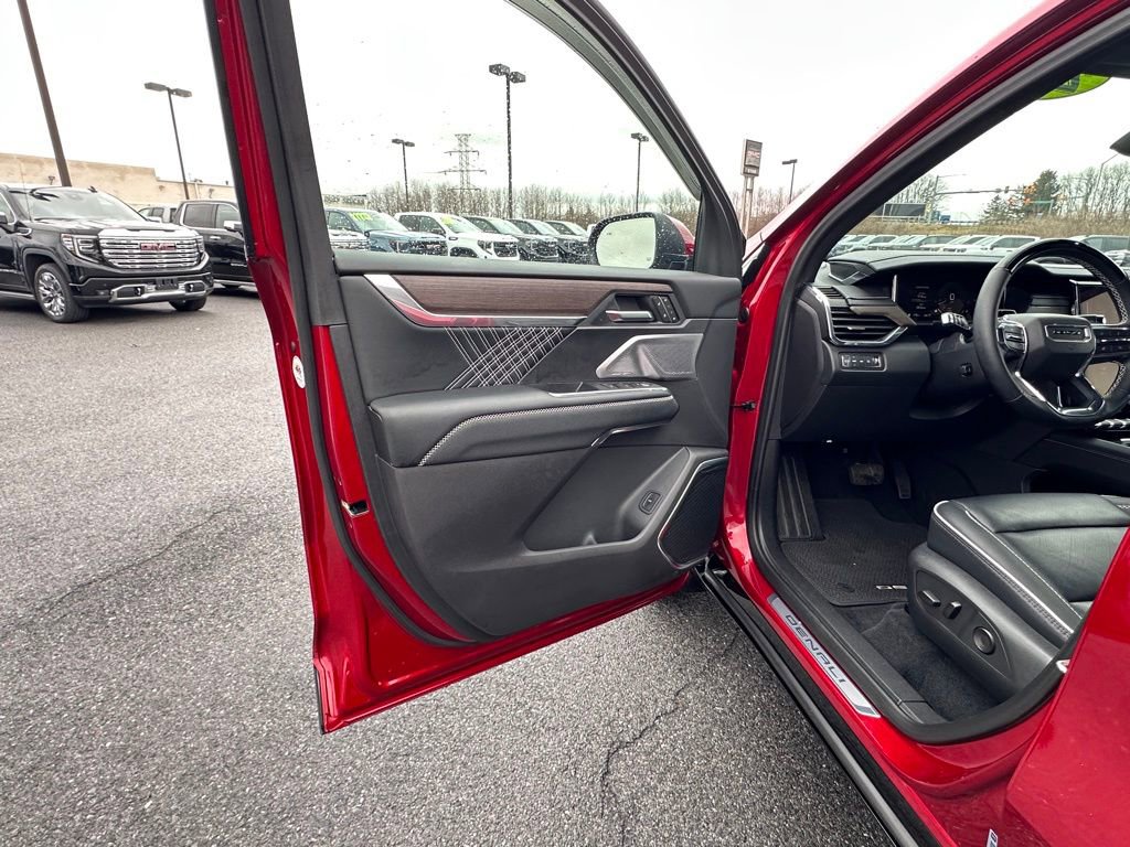 Used 2025 GMC Acadia Denali w/ Super Cruise Package image 19