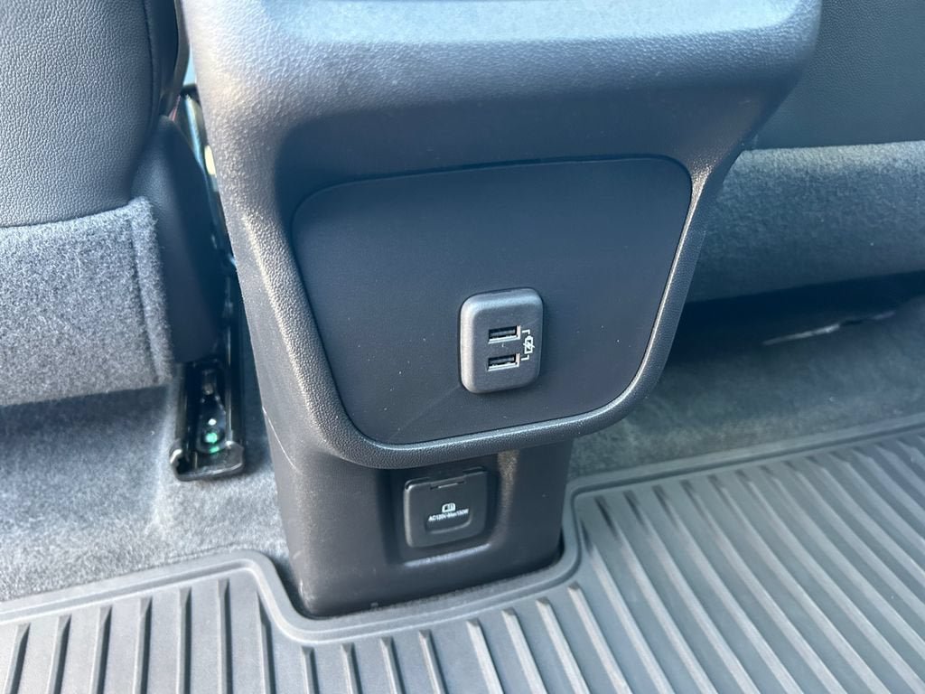 Used 2024 Chevrolet Equinox RS w/ RS Leather Package AWD/4WD image 32