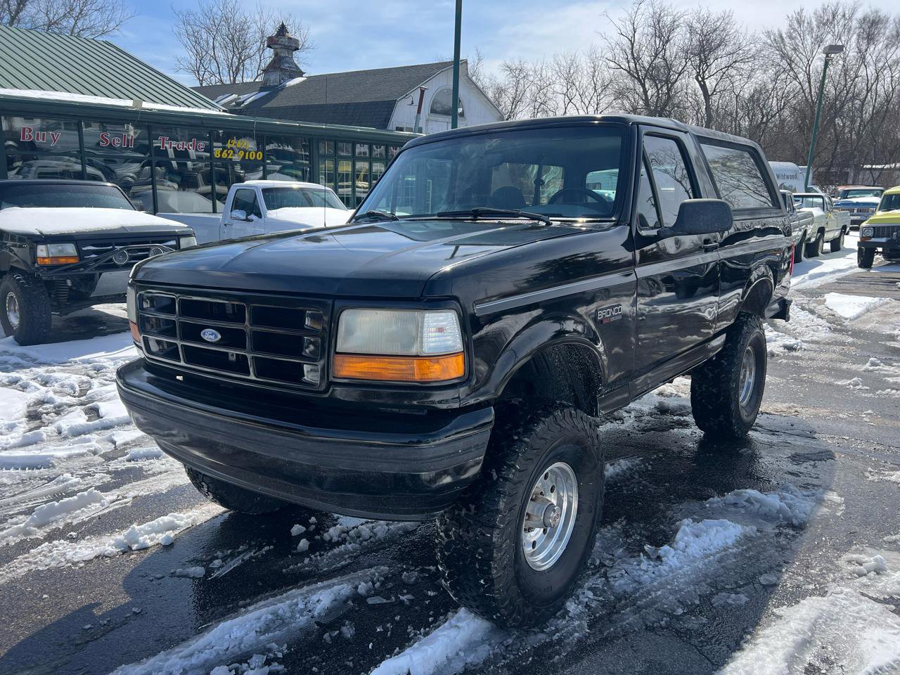Used 1995 Ford Bronco XLT image 2