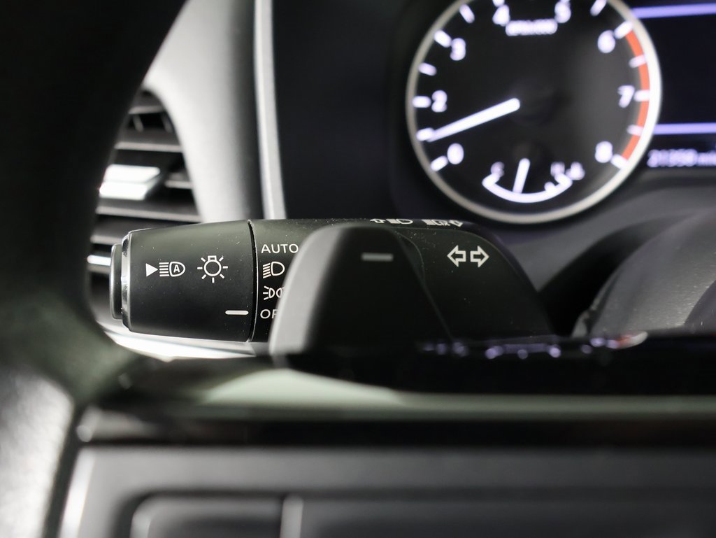 Used 2022 Nissan Rogue SV image 26