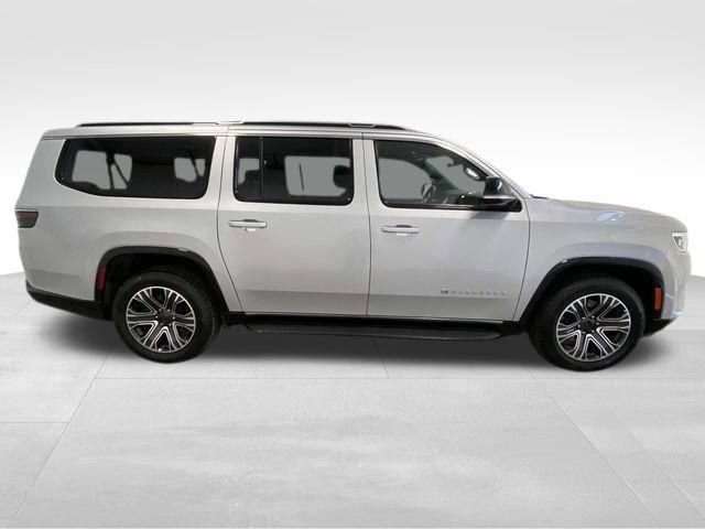 Used 2024 Jeep Wagoneer L Series II w/ Flexible Seating Group AWD/4WD image 4