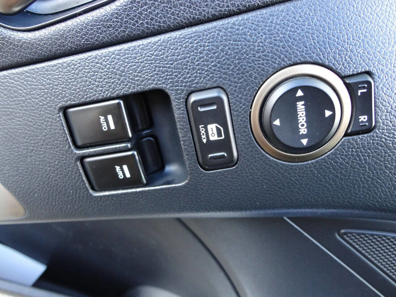 Used 2016 Hyundai Genesis 3.8 image 18