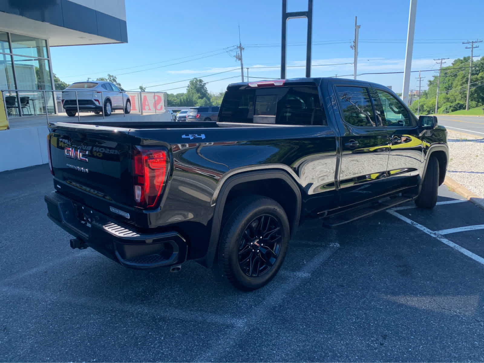 Used 2025 GMC Sierra 1500 Elevation w/ Elevation Premium Package AWD/4WD image 6