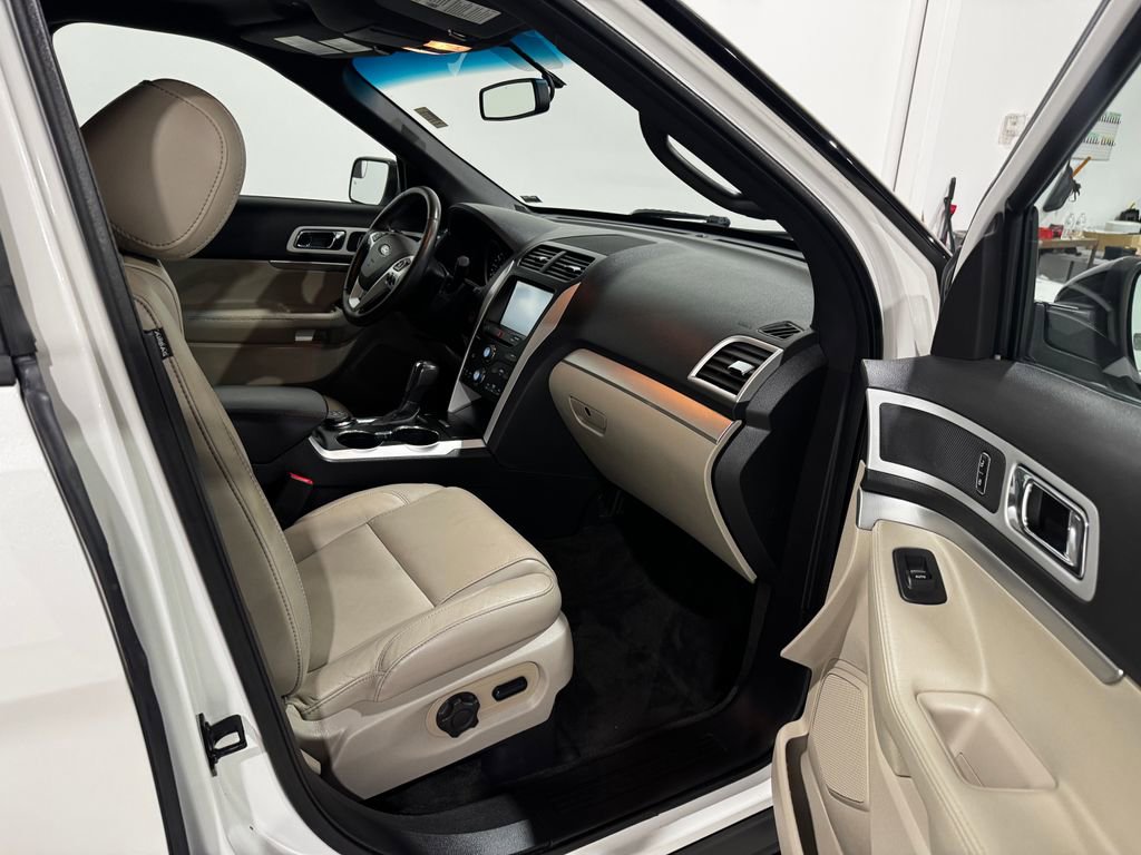 Used 2015 Ford Explorer XLT w/ Equipment Group 202B image 24