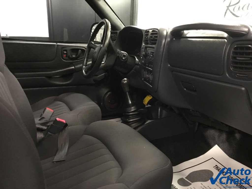 Used 2003 Chevrolet S10 Pickup 2WD Regular Cab image 25
