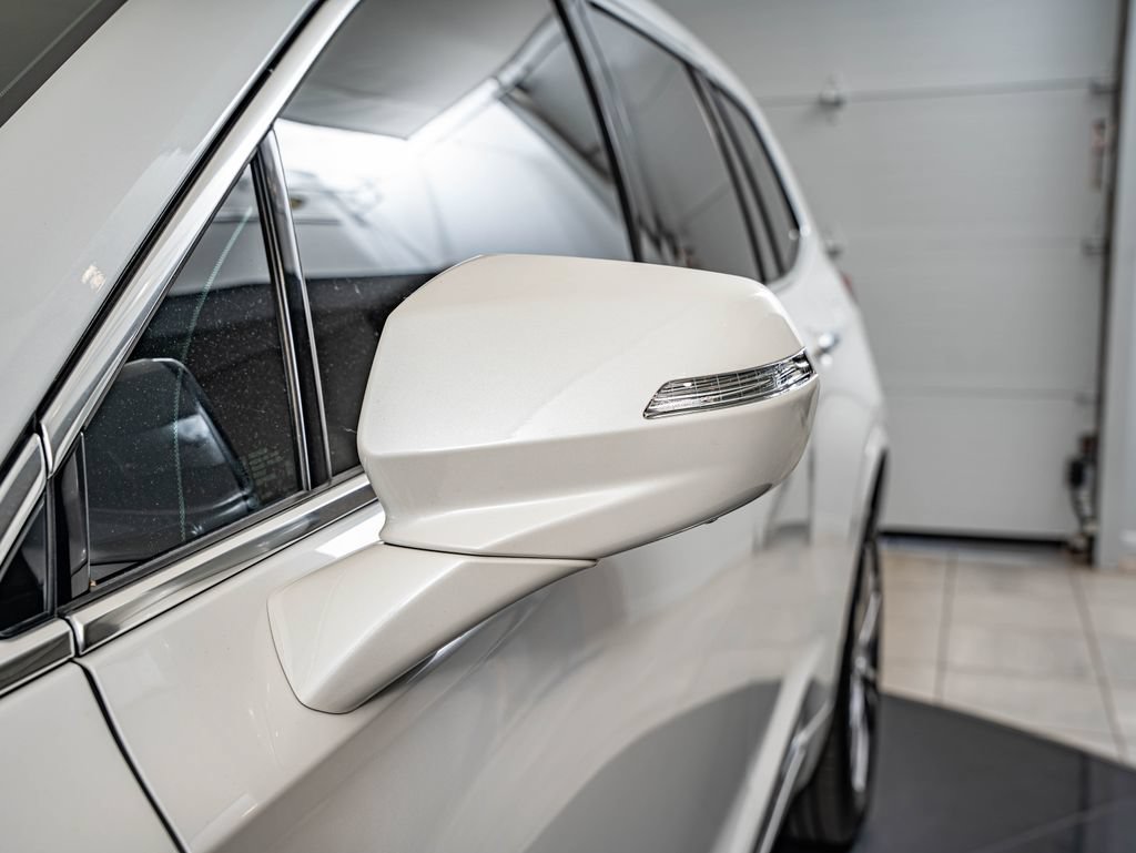 Used 2025 Cadillac XT6 Premium Luxury w/ Technology Package AWD/4WD image 9