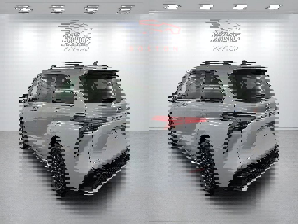 Used 2025 Toyota Sienna XSE image 6