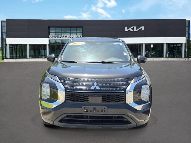 Used 2022 Mitsubishi Outlander ES AWD/4WD image 2