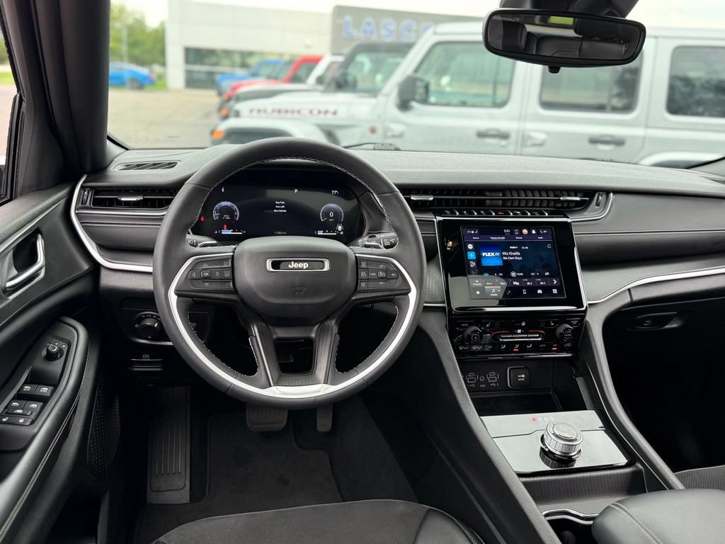 Used 2023 Jeep Grand Cherokee Altitude AWD/4WD image 6