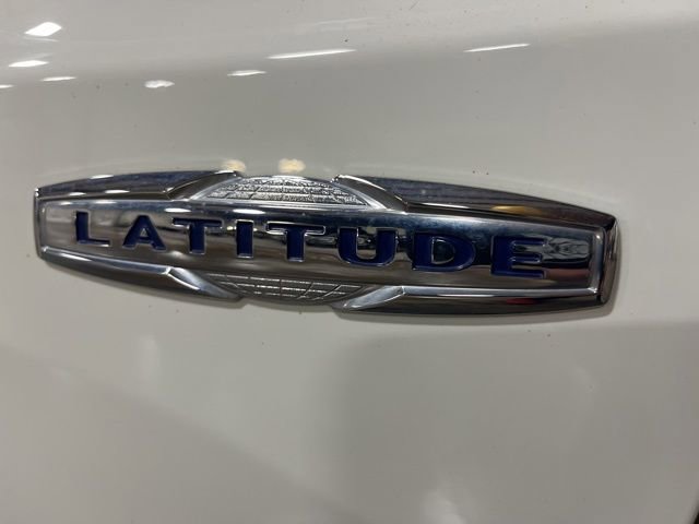 Used 2019 Jeep Renegade Latitude w/ Cold Weather Group image 29