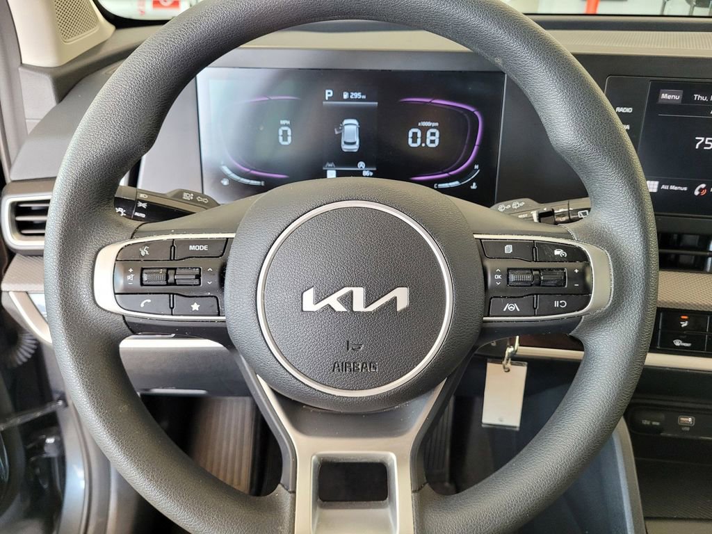 Used 2025 Kia Sportage LX image 21