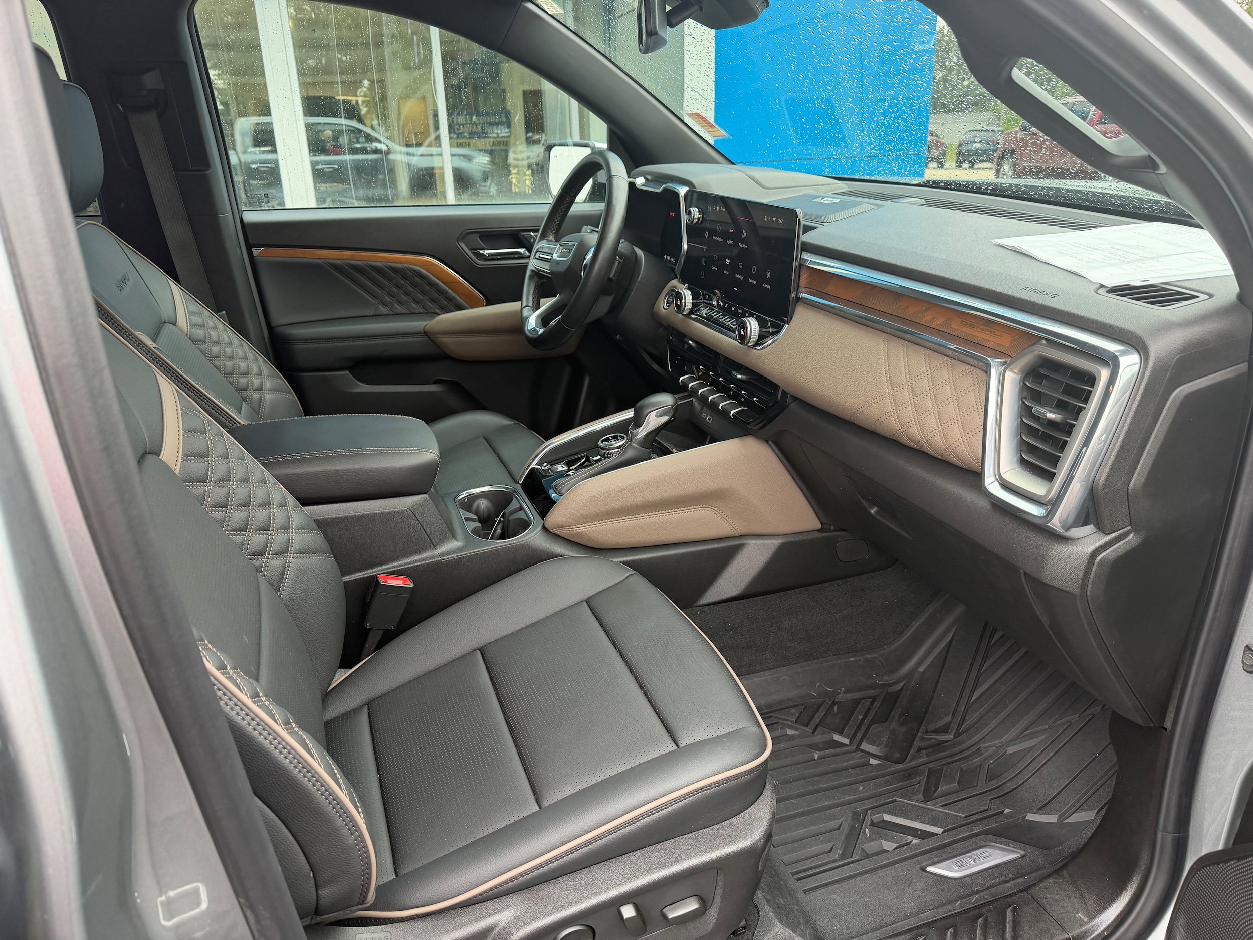 Used 2025 GMC Canyon Denali AWD/4WD image 5