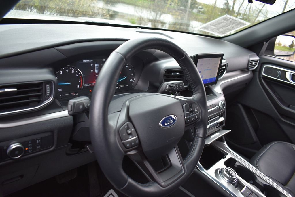 Used 2020 Ford Explorer XLT w/ Equipment Group 202A AWD/4WD image 11