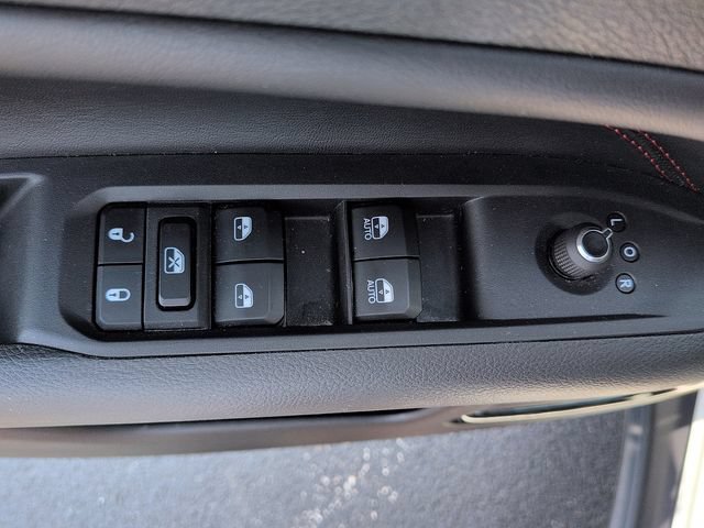 Used 2025 Jeep Compass Trailhawk AWD/4WD image 13