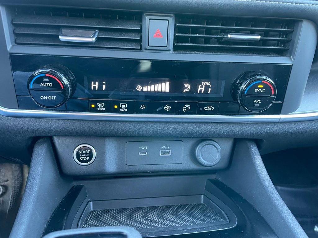 Used 2023 Nissan Rogue SV image 12