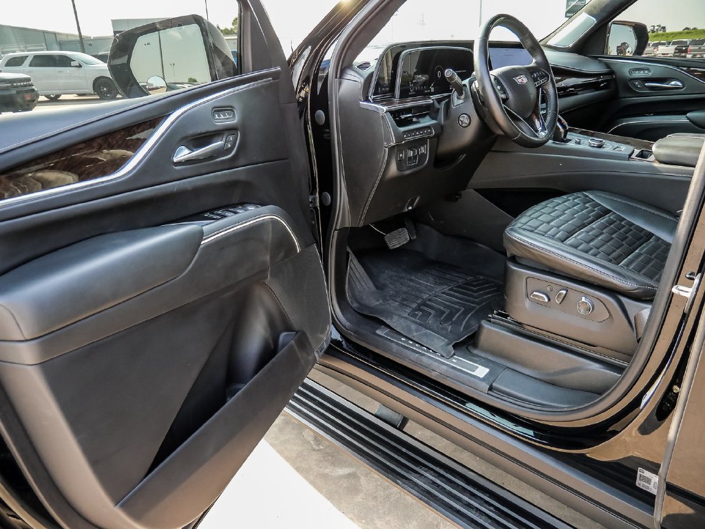 Used 2023 Cadillac Escalade Premium Luxury Platinum w/ LPO, Radiant Package AWD/4WD image 37