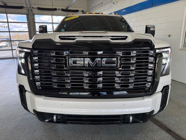 Used 2025 GMC Sierra 2500 Denali Ultimate AWD/4WD image 3