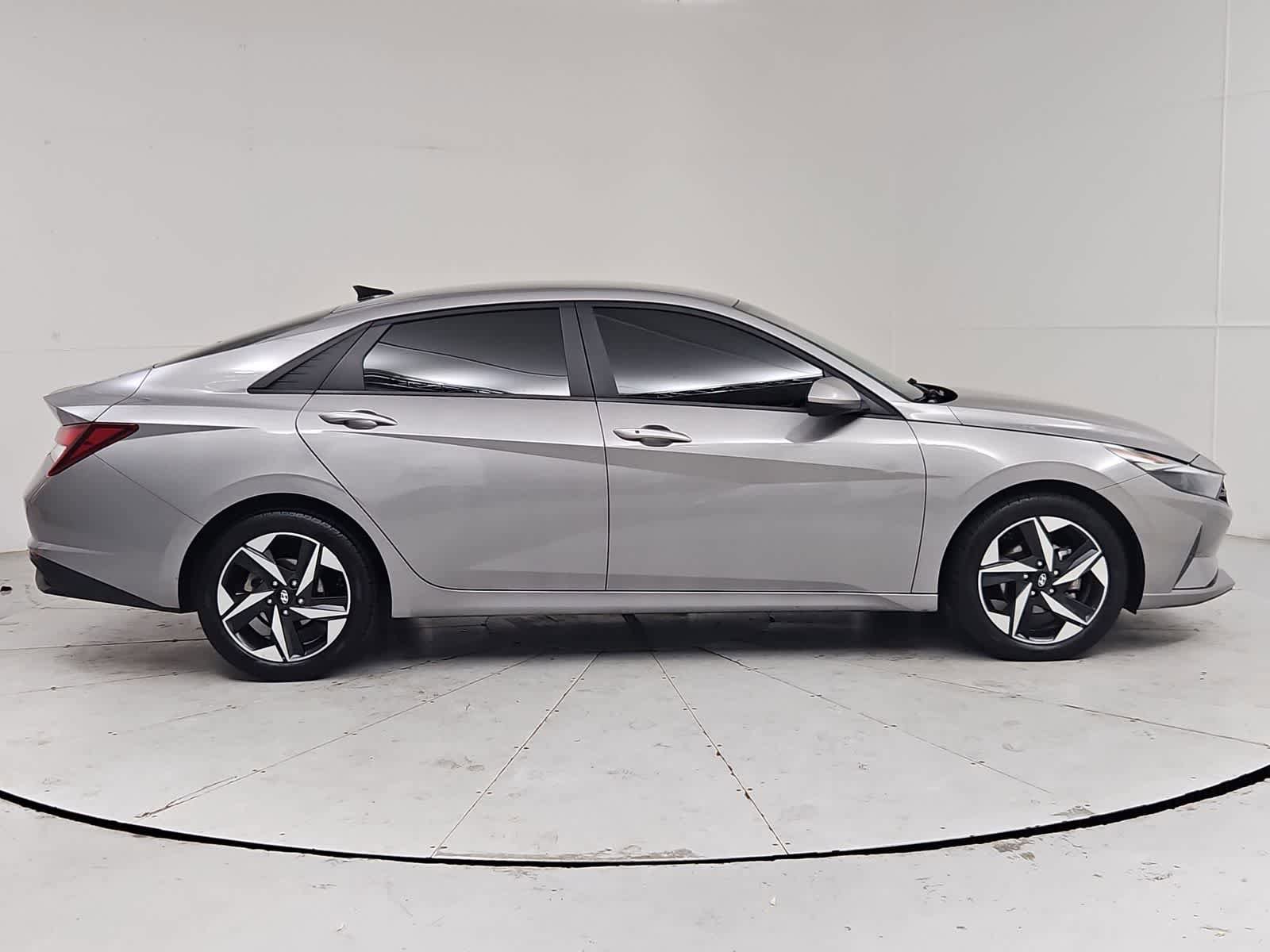 Used 2023 Hyundai Elantra SEL w/ Convenience Package FWD image 7