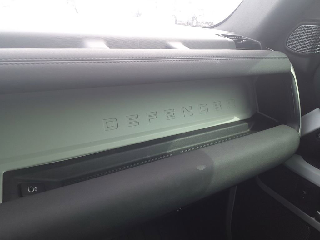 Used 2022 Land Rover Defender 90 AWD/4WD image 27