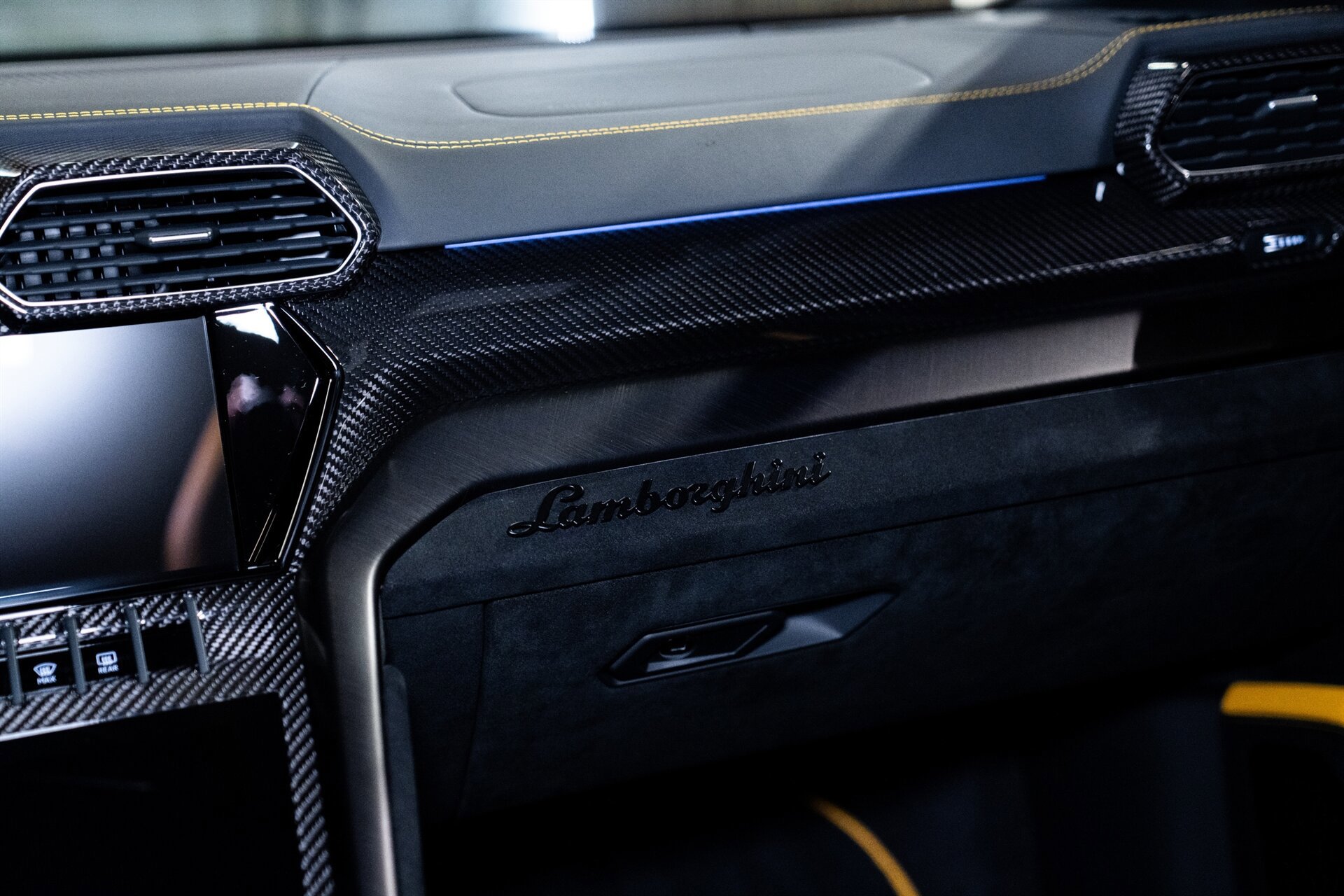 Used 2023 Lamborghini Urus Performante AWD/4WD image 24