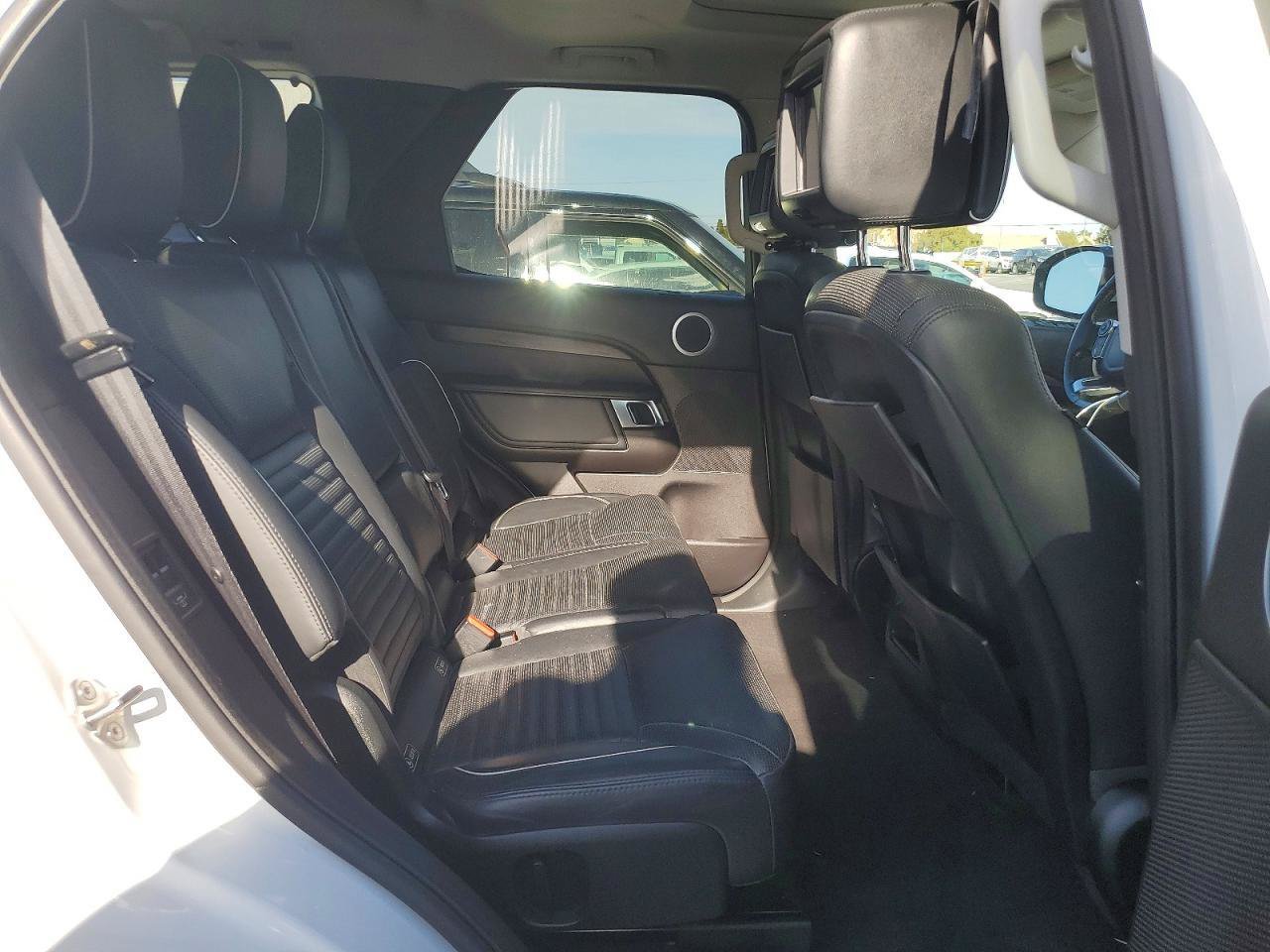Used 2017 Land Rover Discovery HSE Luxury AWD/4WD image 9