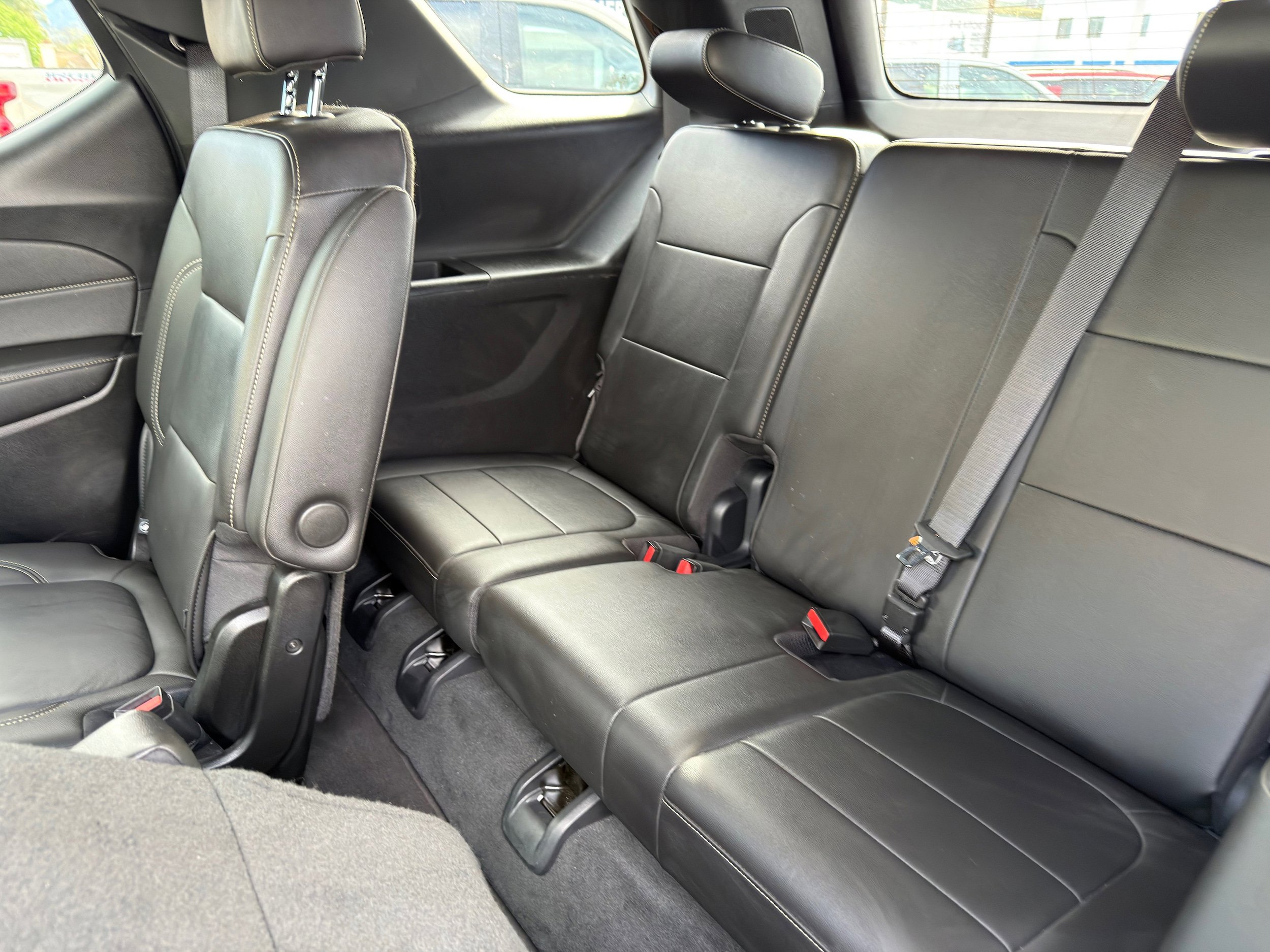 Used 2023 Chevrolet Traverse LT FWD image 17