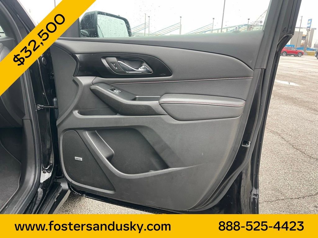 Used 2023 Chevrolet Traverse RS image 25