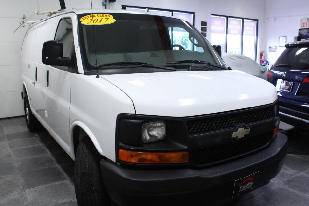 Used 2017 Chevrolet Express 2500 RWD image 2