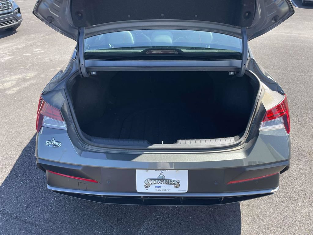 Used 2024 Hyundai Elantra Limited FWD image 10