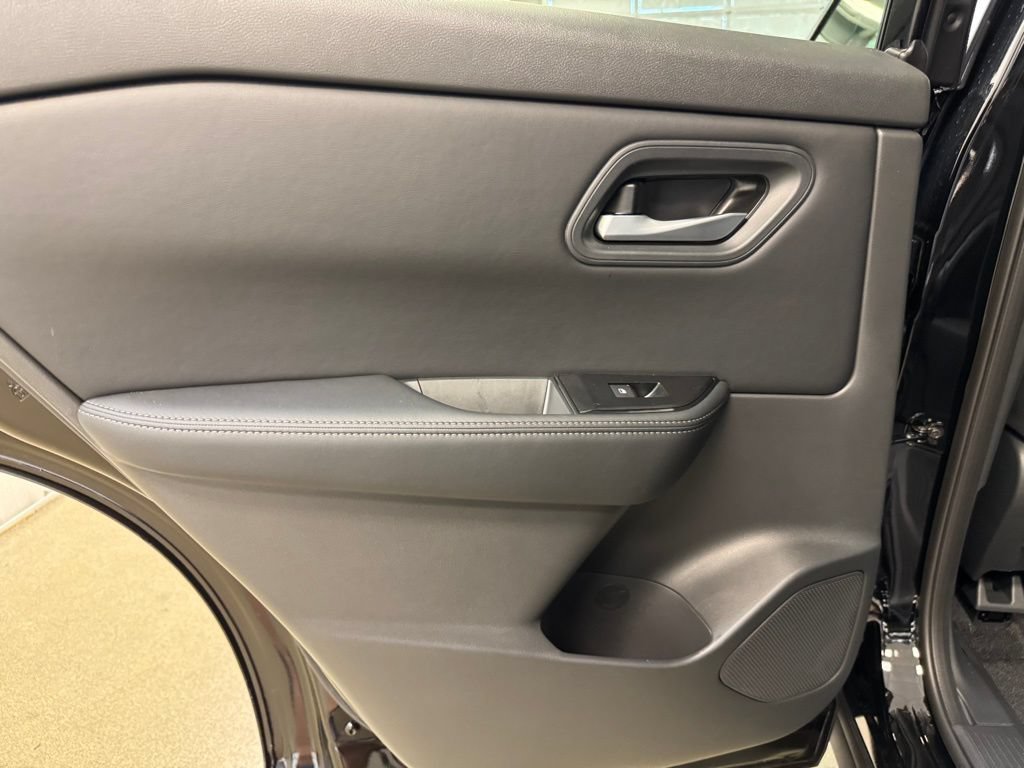 Certified 2026 Nissan Rogue SV AWD/4WD image 14