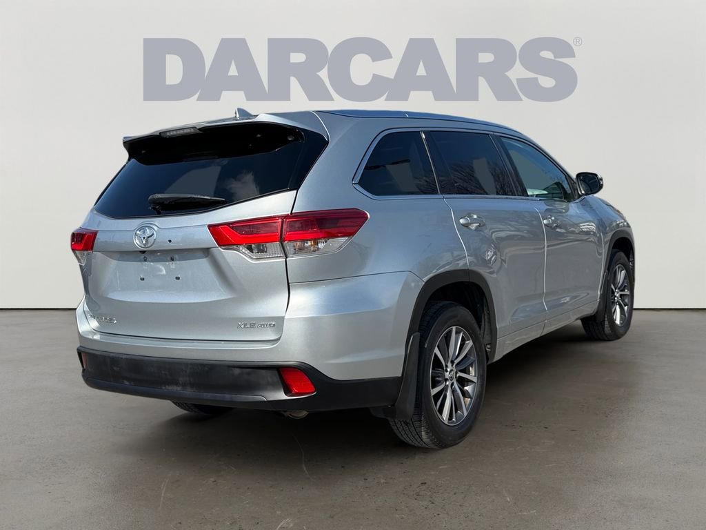 Used 2017 Toyota Highlander XLE w/ Carpet Mat Package image 5