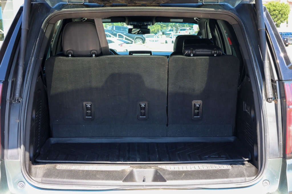 Used 2023 Chevrolet Tahoe Premier AWD/4WD image 8