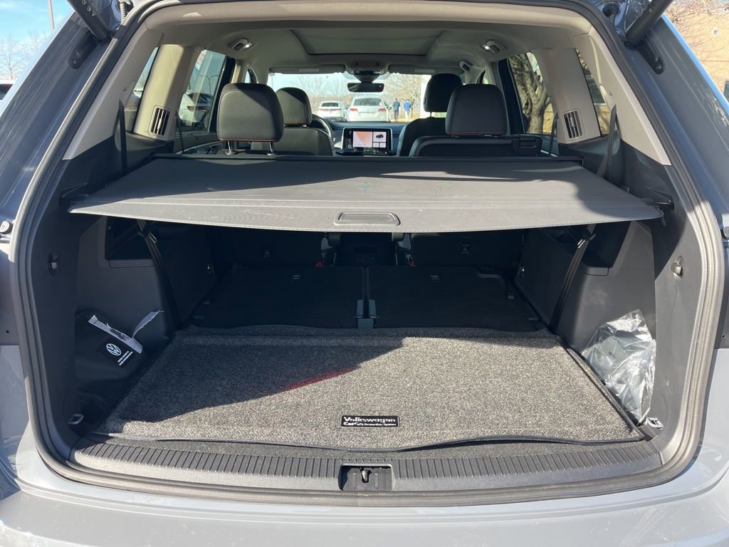 Used 2025 Volkswagen Atlas Peak Edition SE image 13