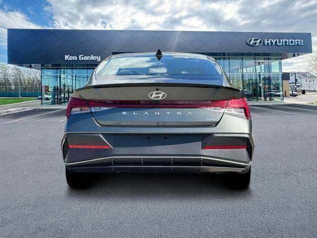 New 2025 Hyundai Elantra SEL FWD image 6