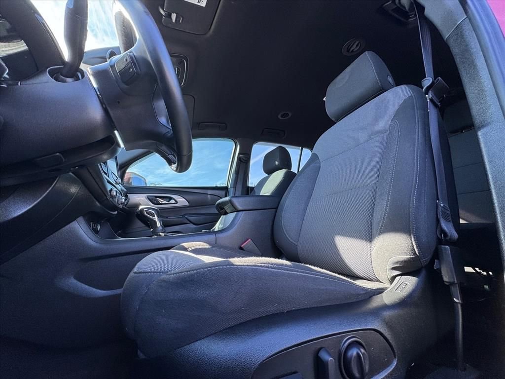 Used 2023 Chevrolet Traverse LT image 17