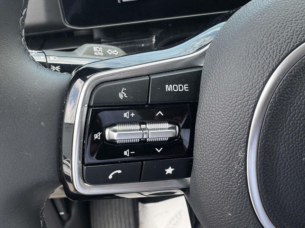 Used 2026 Kia Carnival EX FWD image 22