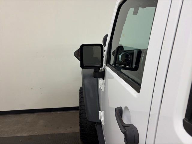 Used 2013 Jeep Wrangler Unlimited Rubicon w/ Connectivity Group image 13