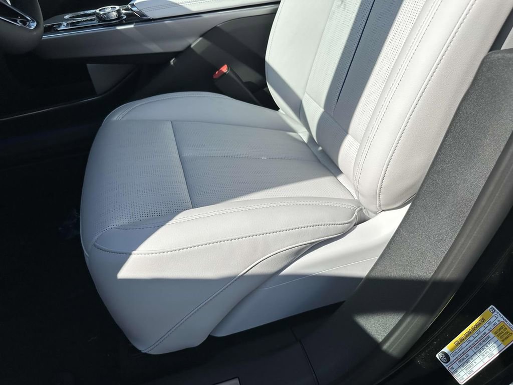 New 2025 Cadillac Lyriq Luxury image 15