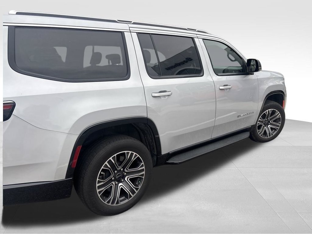 Used 2025 Jeep Wagoneer Series II w/ 8-Passenger Seating Package AWD/4WD image 9