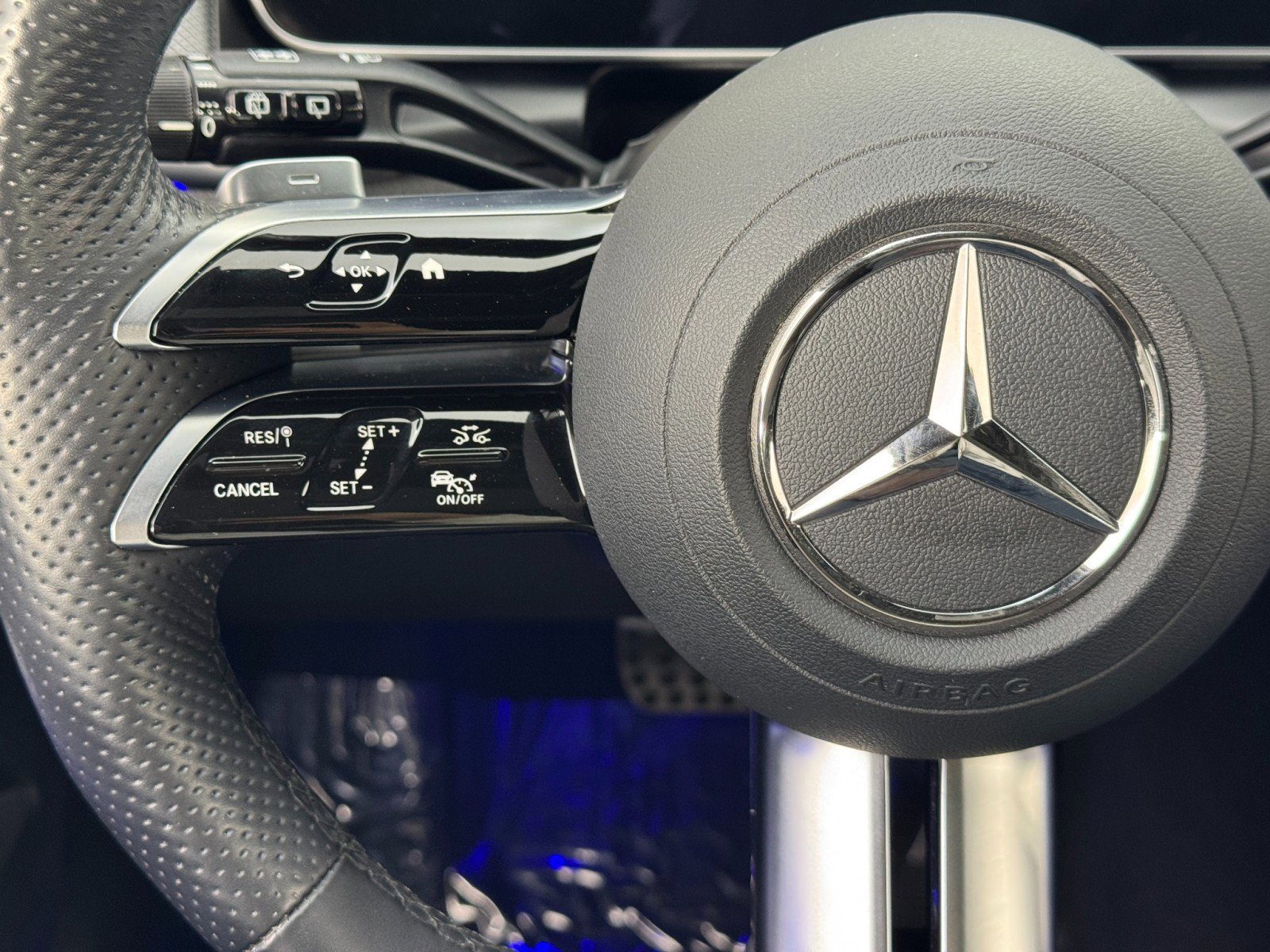 Used 2025 Mercedes-Benz GLC 300 4MATIC w/ AMG Line image 23