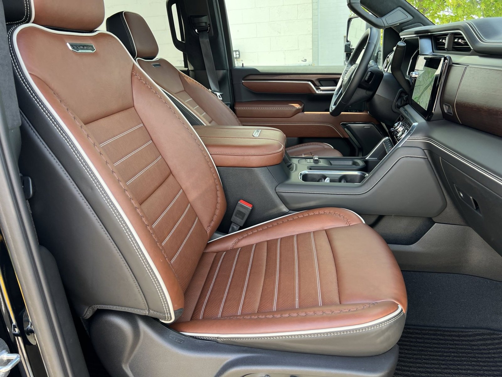 Used 2024 GMC Sierra 3500 Denali Ultimate AWD/4WD image 28